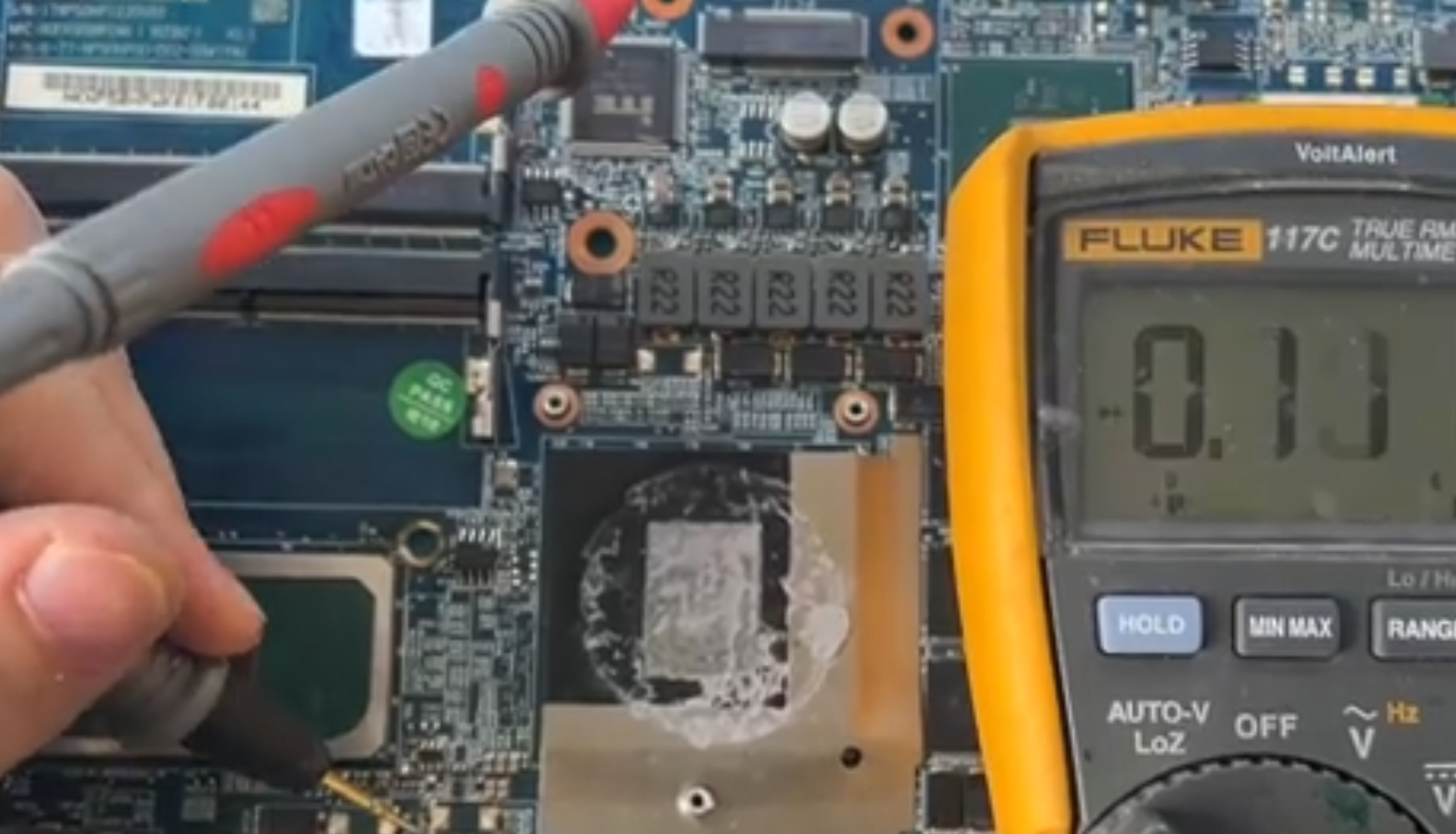 筆記本電腦開機顯示屏顯示無信號黑屏解決方案 技術(shù)資訊 第1張-成都十五維修